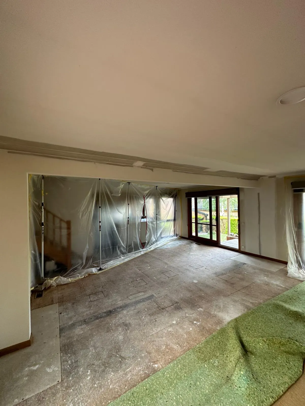 Propping in place during a structural alteration